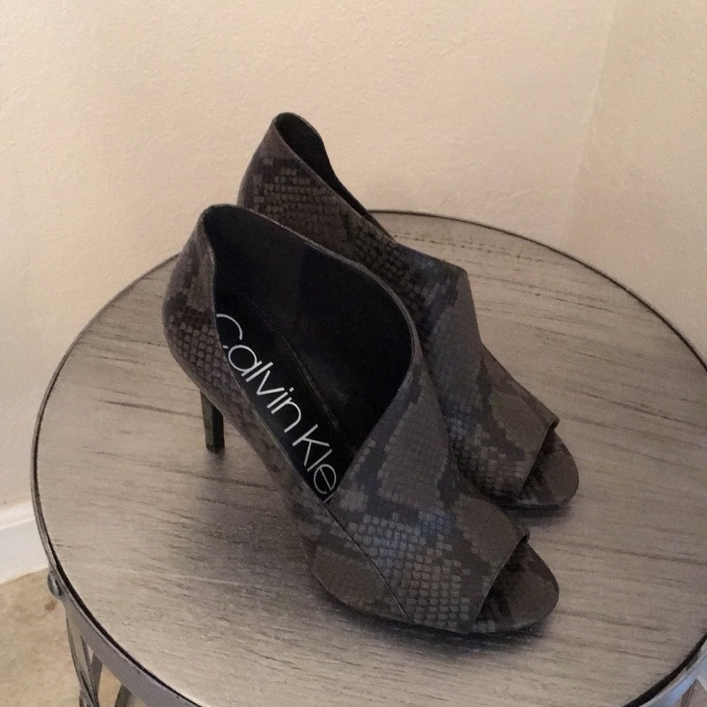 Calvin Klein heels NWOT